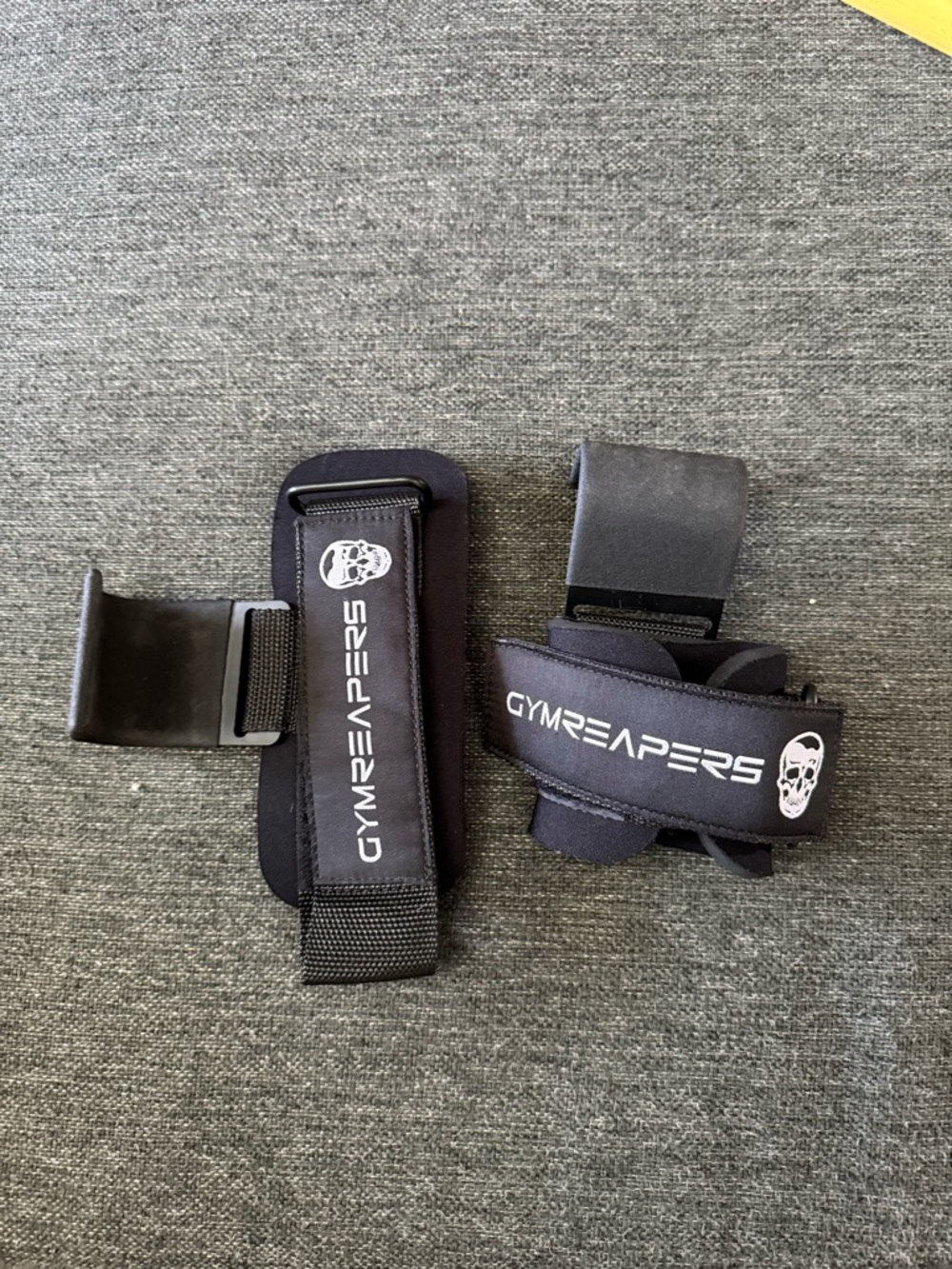 Gym reaper Men's Black Lifting  Velcro Wrist Straps with metal hook OS
